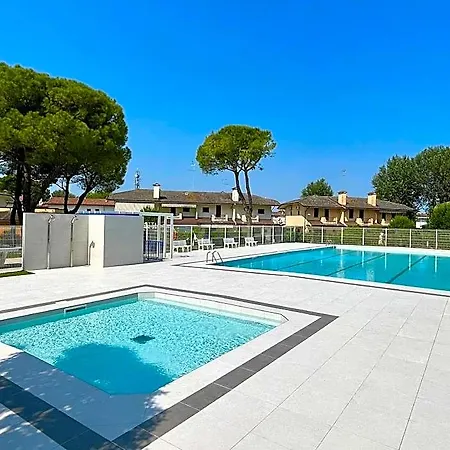 Beautiful For Six People-pool-tv-ac