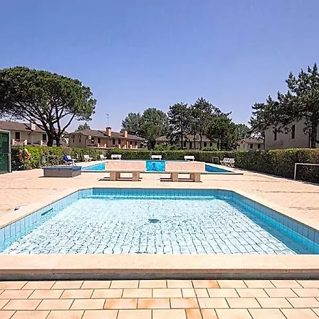 Beautiful For Six People-pool-tv-ac Hotel